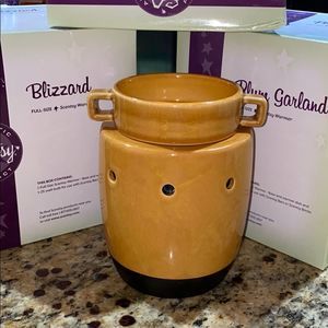 🆕Authentic Scentsy Warmer - Maize